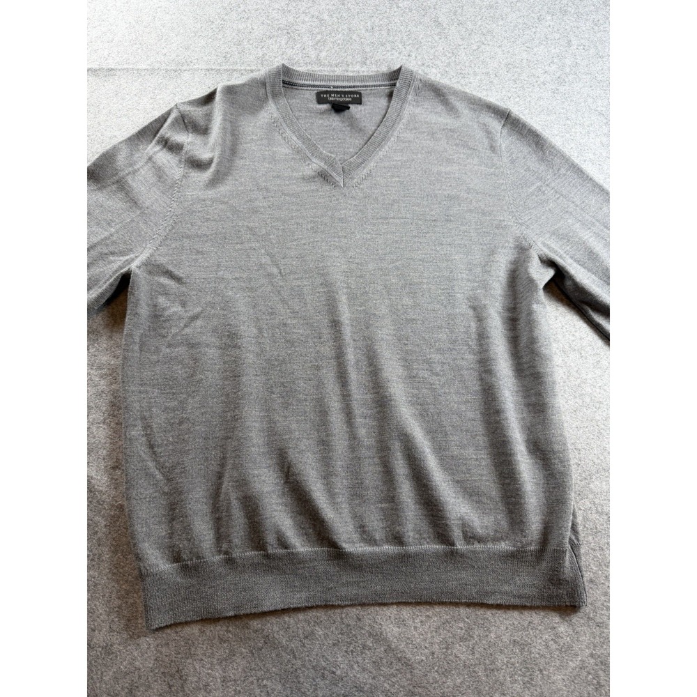 The‎ Men's Store Bloomingdale's Men's L Gray 100% Merino Wool V Neck Sweater